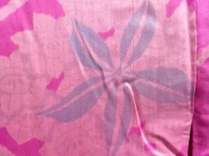 アンティーク　破れ蜀江に花模様織出し銘仙着物